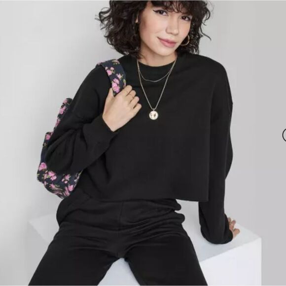 🆕🖤Crop-cut Pullover Sweatshirt from Wild Fable - Picture 1 of 3